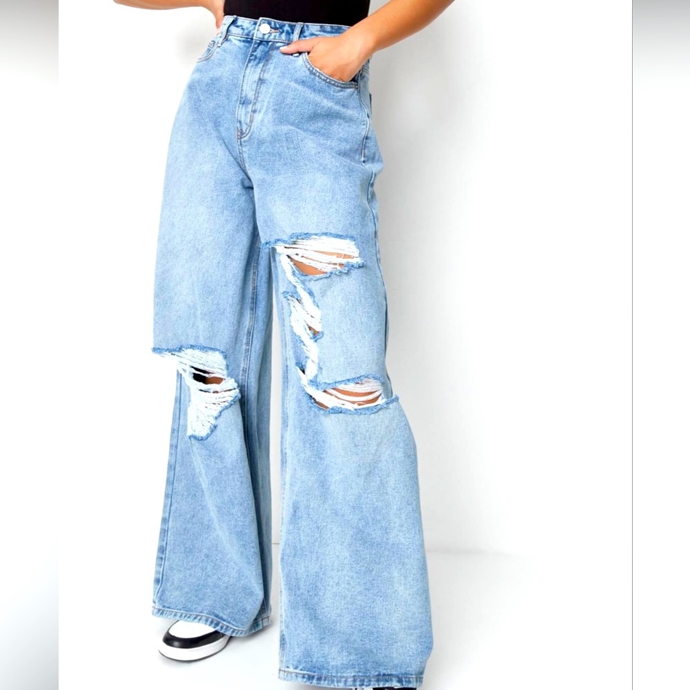 2 FOR 1 Missguided Baggy Ripped Jeans